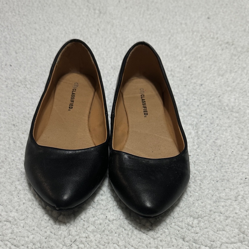 Classified Women's Elegant Black Loafers